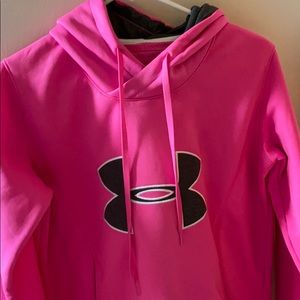 New Never worn pink Under Armour sweatshirt
